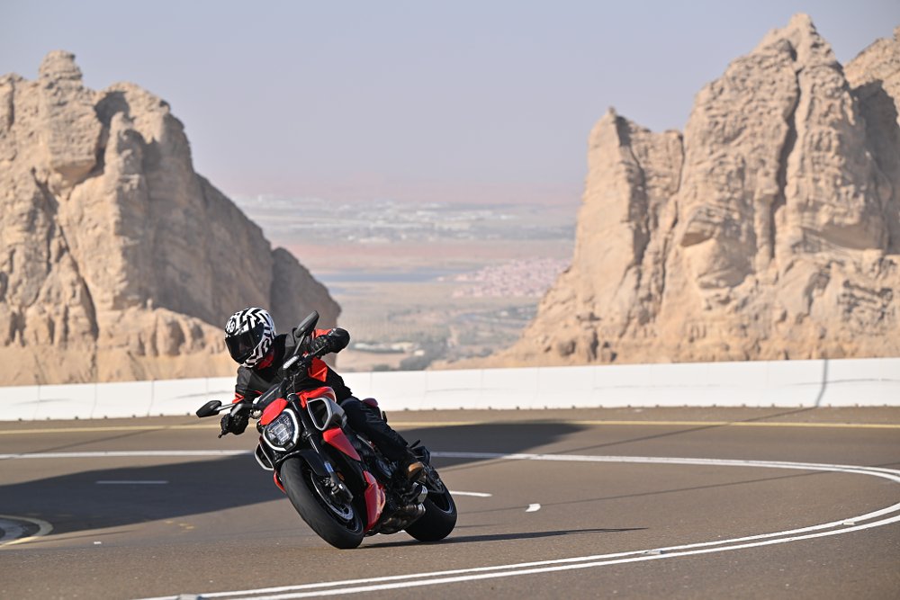 Ducati Diavel V4