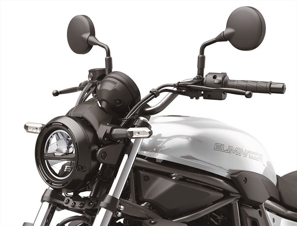 A round LED headlight updates the Kawasaki Eliminator for a new generation.