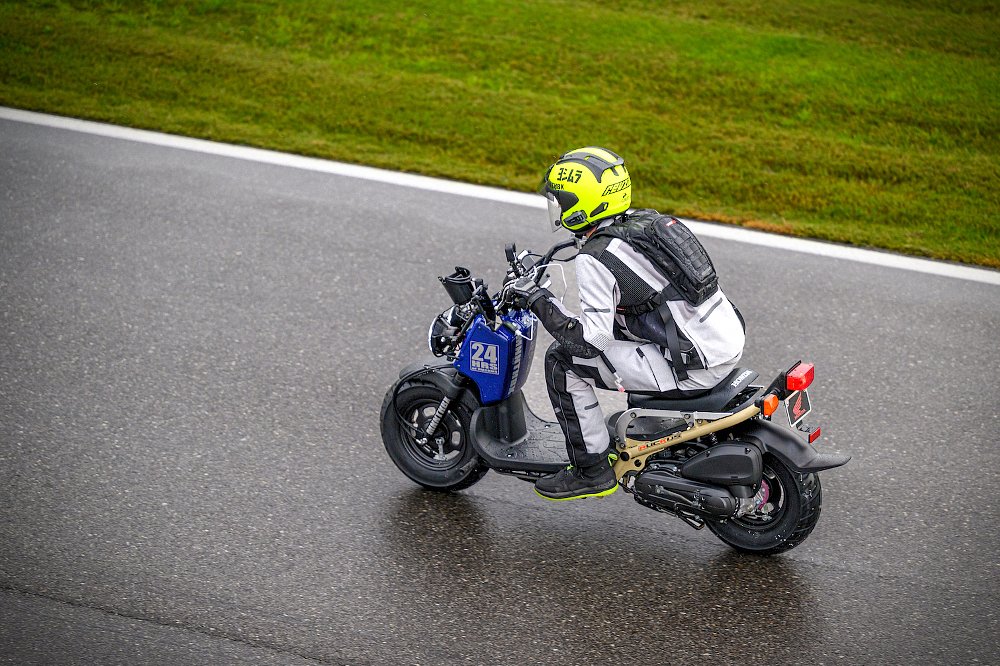 MNNTHBX rider in light rain
