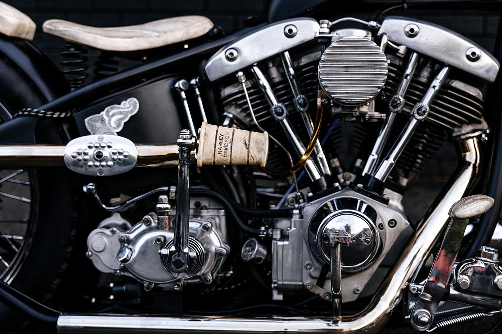 view of the Shovelhead engine with emblems on the pushrod tubes