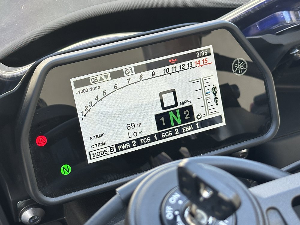 2024 Yamaha R1 4.2-inch TFT dash detail.