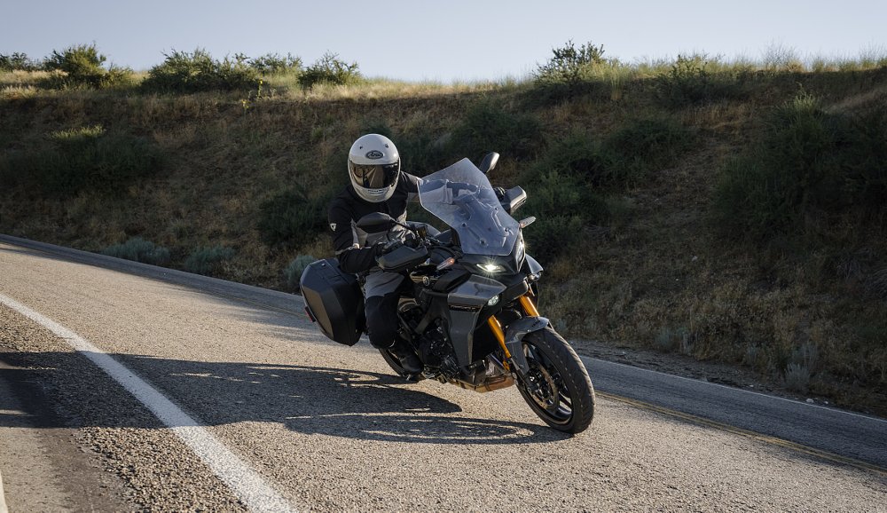 rider on a motorcycle going through a curve and looking ahead