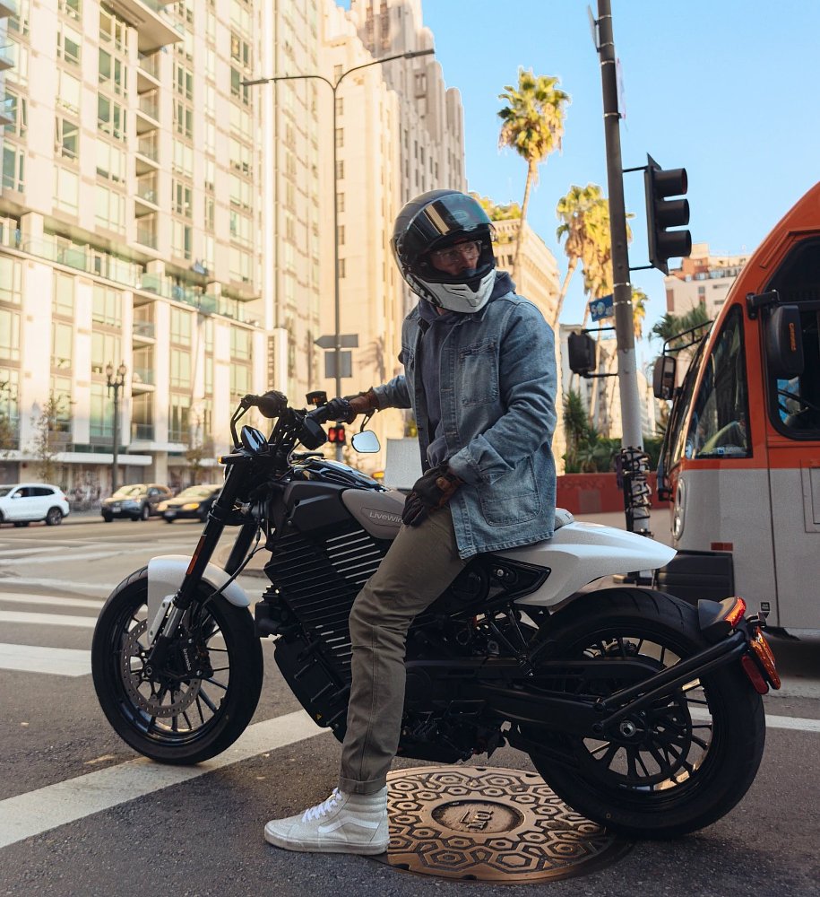 rider in the city on a LiveWire S2 Del Mar