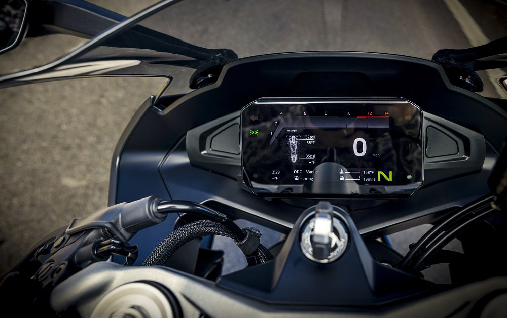 view of digital color display on the CFMOTO 675SS