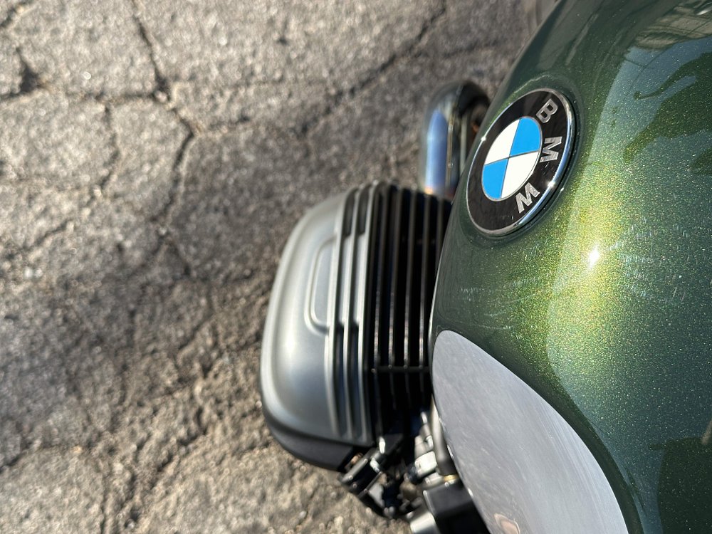 2024 BMW R 12 nineT fuel tank and cylinder detail.