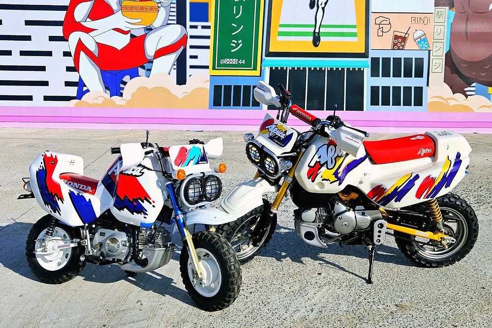 1992 Monkey with the original kit beside the current Monkey with the Thai Minimoto kit
