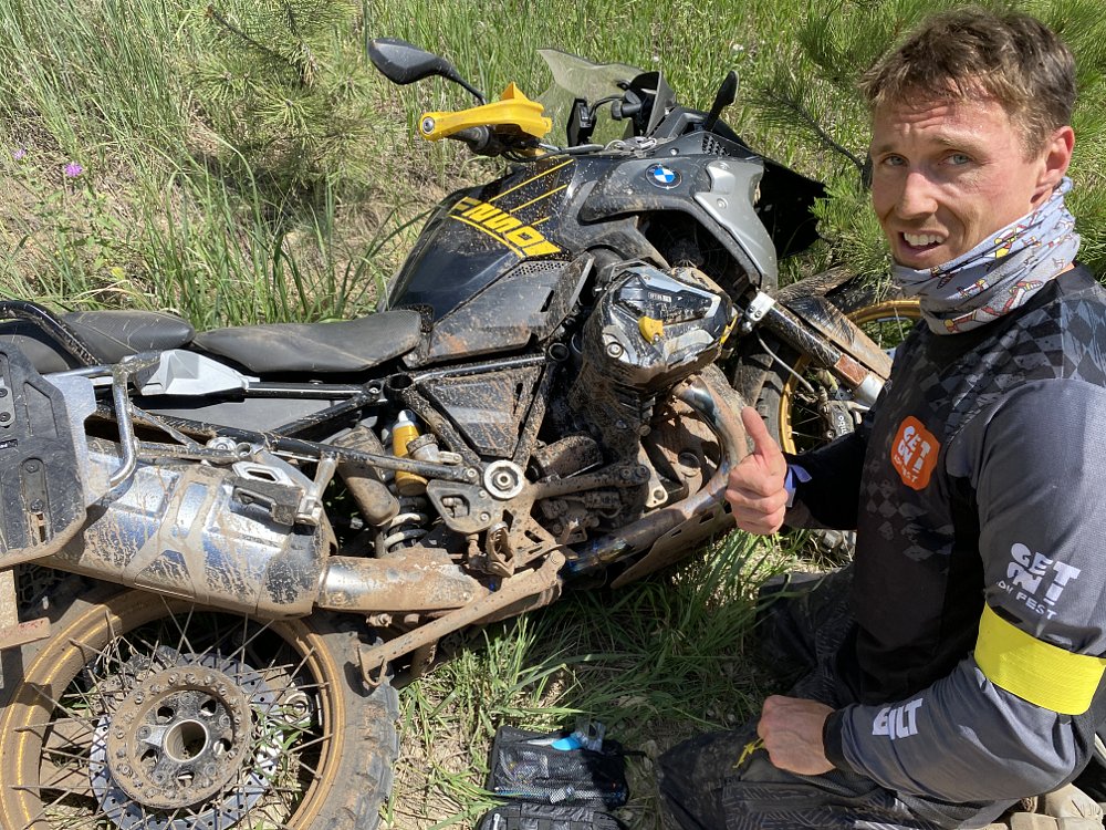GOAF R1250GS getting trailside repair