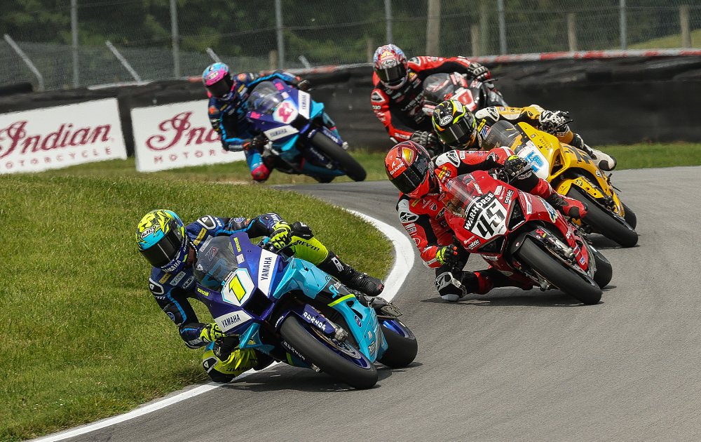 Scholtz on a blue Yamaha leads Petersen on a red Ducati and Jacobsen on a yellow Ducati in a tight pack during the race with Tyler and Davis following