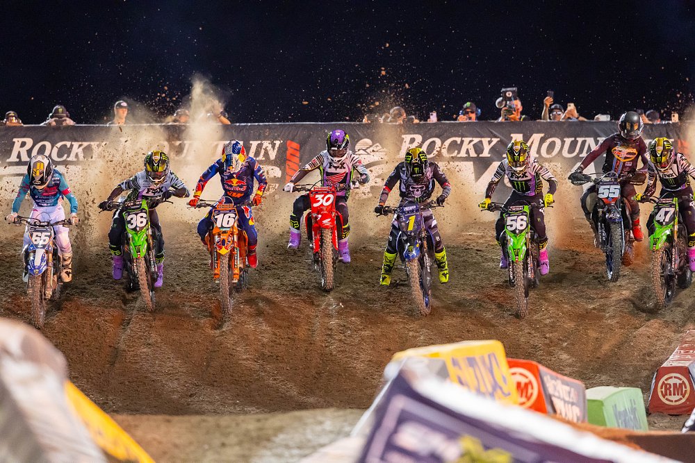 the entire 250 starting lineup coming off the gate with Shimoda and Deegan side by side