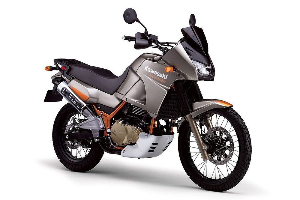 A studio image of the 2025 Kawasaki KLE500.